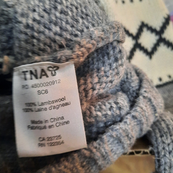 ** SOLD** TNA Wool Sweater - Picture 6 of 6